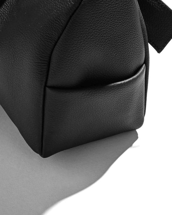 GRAIN LEATHER DAYOFF BAG MINI (BLACK)