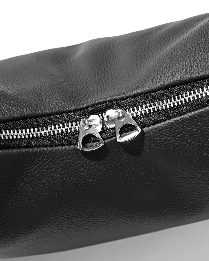 GRAIN LEATHER DAYOFF BAG MINI (BLACK)
