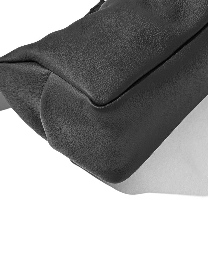GRAIN LEATHER DAYOFF BAG MINI (BLACK)